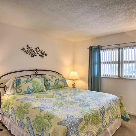 Sunny Cocoa Beach Condo With Balcony And Pool Access